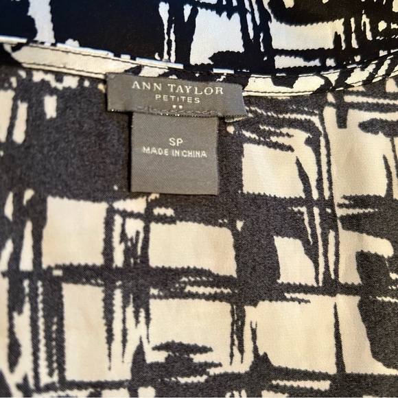 ANN TAYLOR Black & White Silky Blouse - Picture 10 of 11